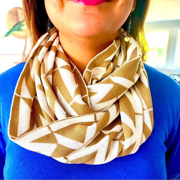 NWOT Michael Kors Unisex Infinity Scarf in Tan & Cream - Picture 2 of 8